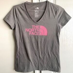 The North Face Women's Classic Fit V Neck T-shirts Size M